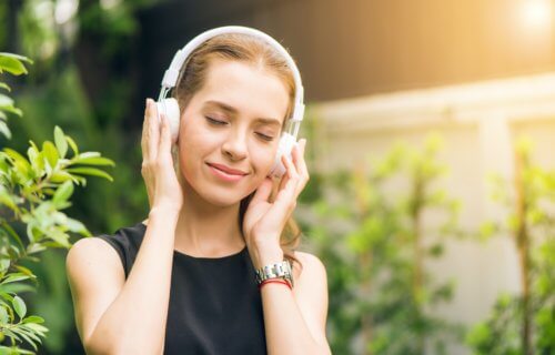 Study Says, Listening to Music Really Does Chill People Out, Reduces Anxiety