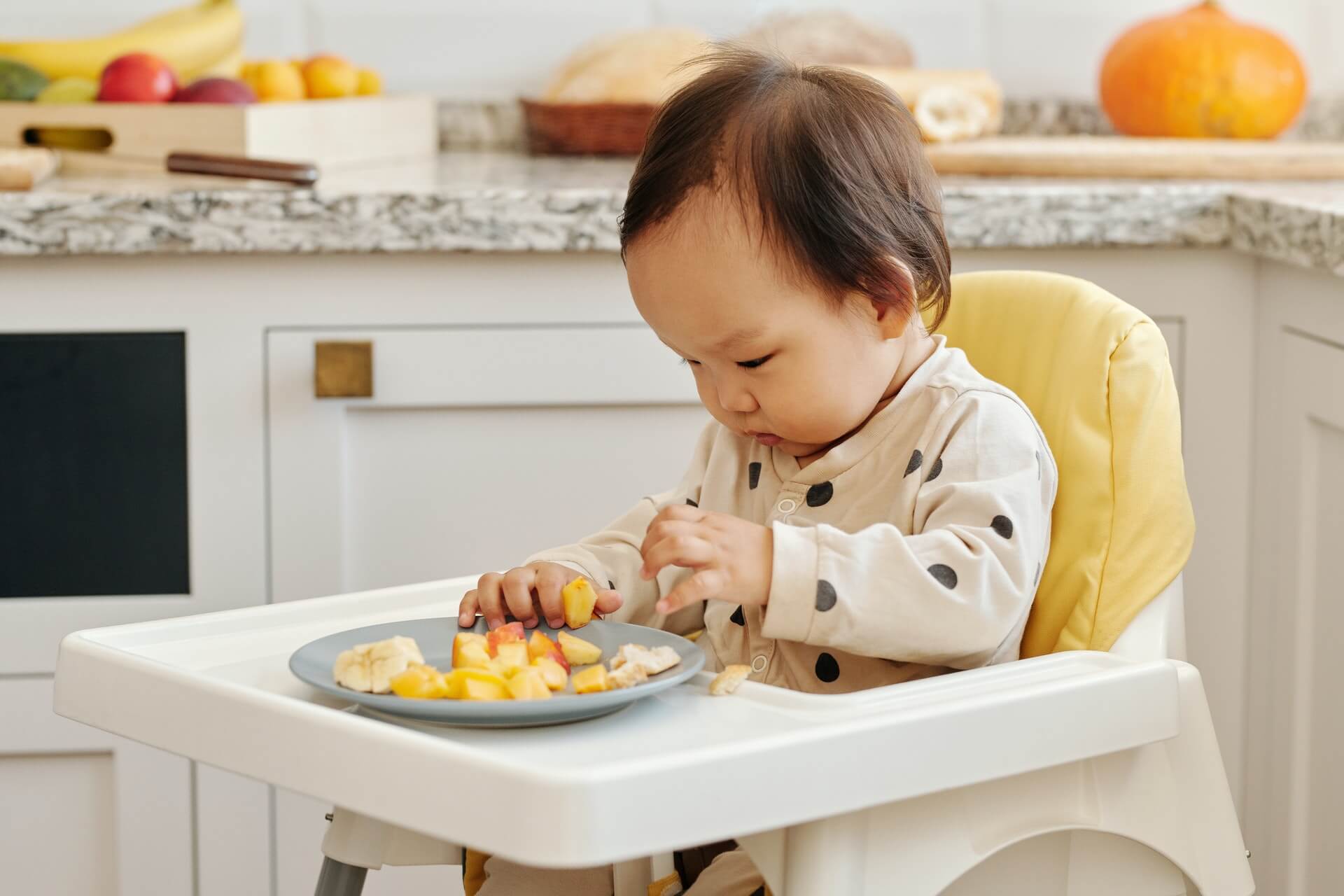 Studies say starting a baby with a “nordic diet” can prevent childhood obesity